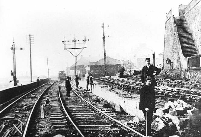 Approach to the old station